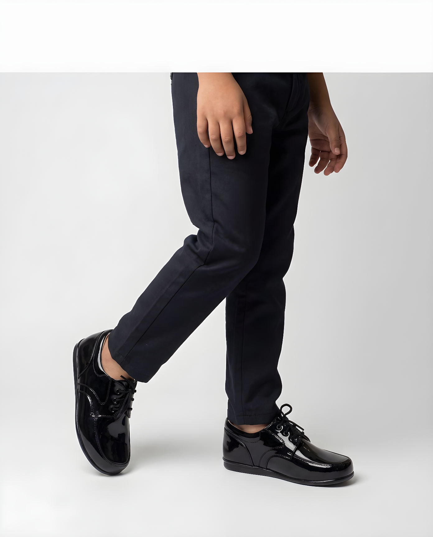 ROYAL LACE SHINY BLACK