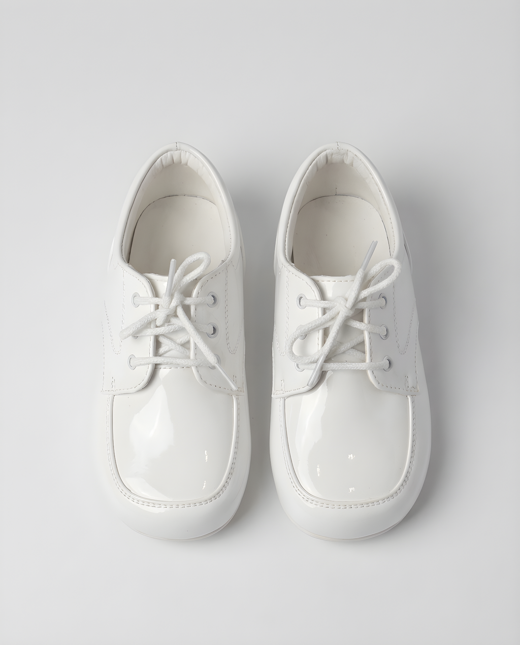 Boys classic white leather oxford shoe — sole view